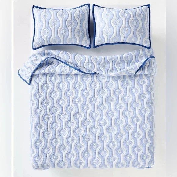 Anthropologie Nelly Icon Matelassé Quilt, King - Picture 1 of 5